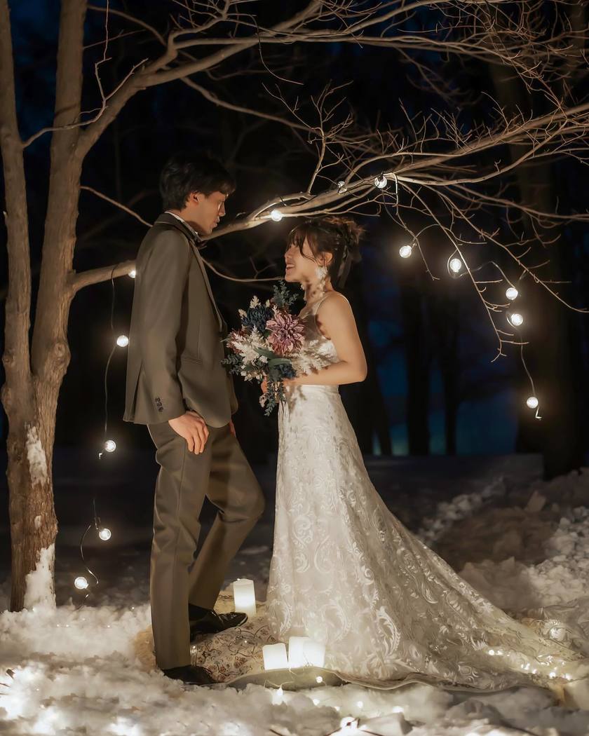 Silver World: A Collection of Sample Wedding Photos Captured in the Snowy Landscapes of the Northern Country ❄️⛄にて紹介している画像
