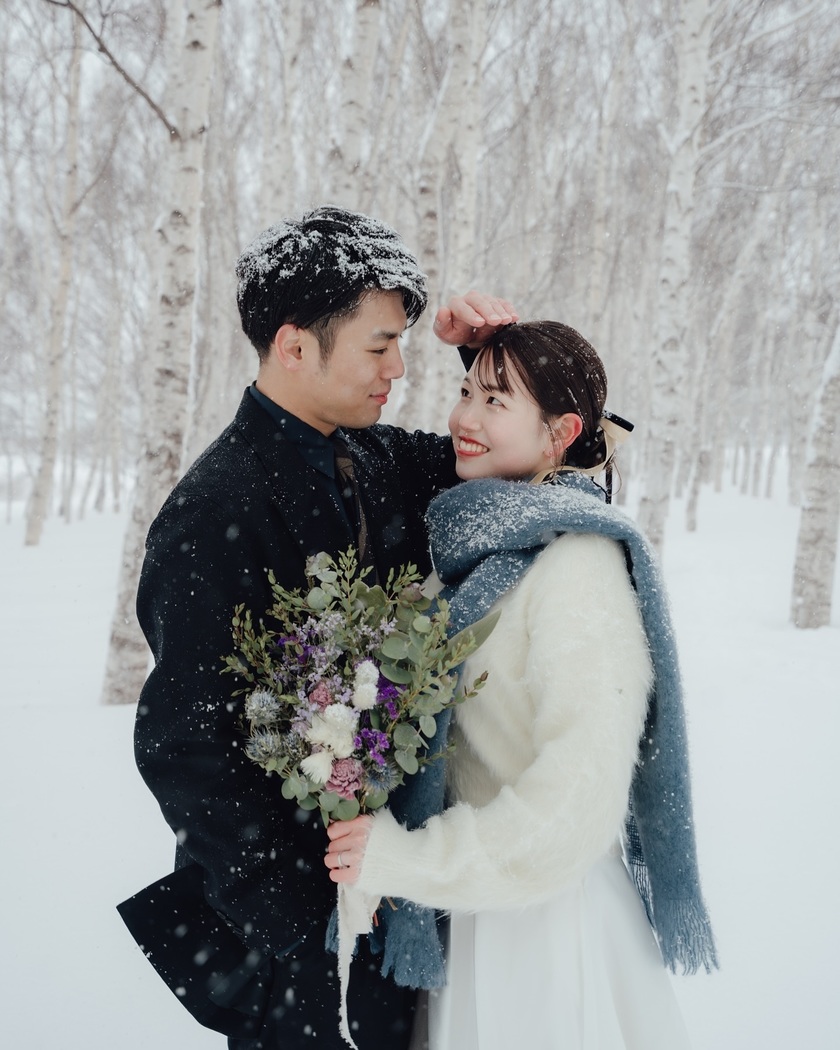 Silver World: A Collection of Sample Wedding Photos Captured in the Snowy Landscapes of the Northern Country ❄️⛄にて紹介している画像