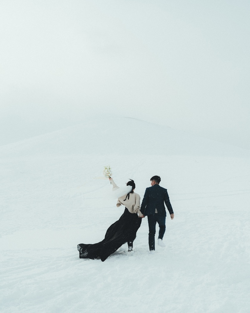 Silver World: A Collection of Sample Wedding Photos Captured in the Snowy Landscapes of the Northern Country ❄️⛄にて紹介している画像