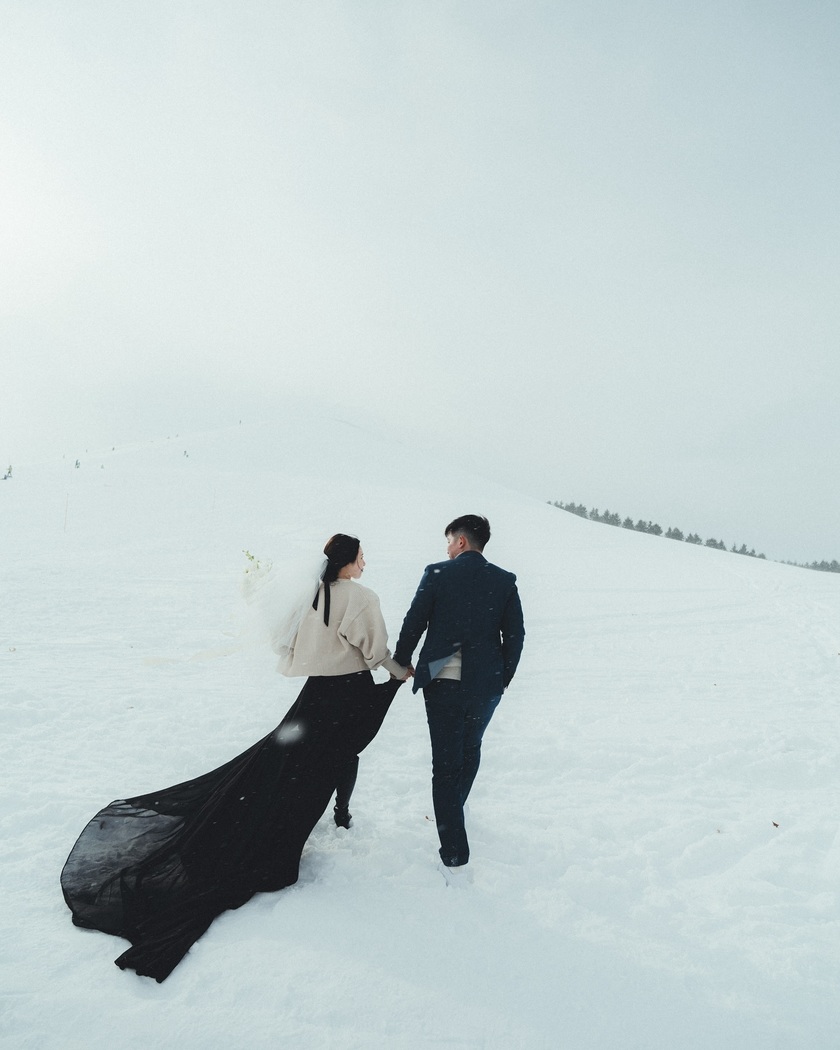 Silver World: A Collection of Sample Wedding Photos Captured in the Snowy Landscapes of the Northern Country ❄️⛄にて紹介している画像
