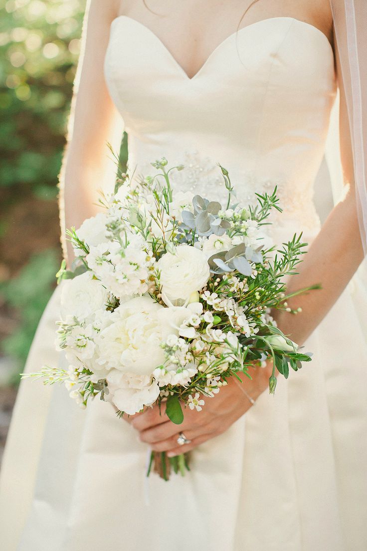 ロマンティックなwedding dressを20着あつめました♡にて紹介している画像