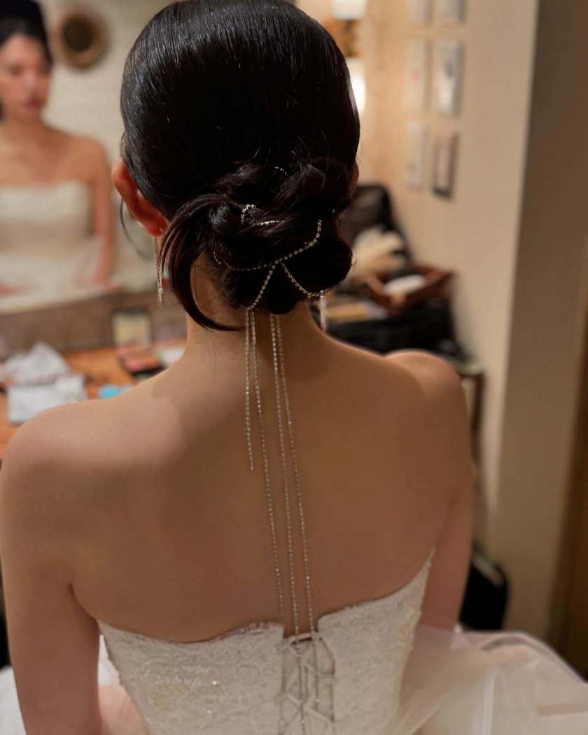 Stylish and Artistic: Sparkling Chain Arranged Hair is Set to Trend✨にて紹介している画像