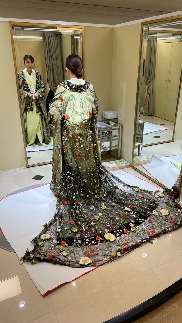 Bridal Gowns Inspired: Trending Lace and Jewel-Embellished Kimonos with Bride's Wear Photos 🤍にて紹介している画像