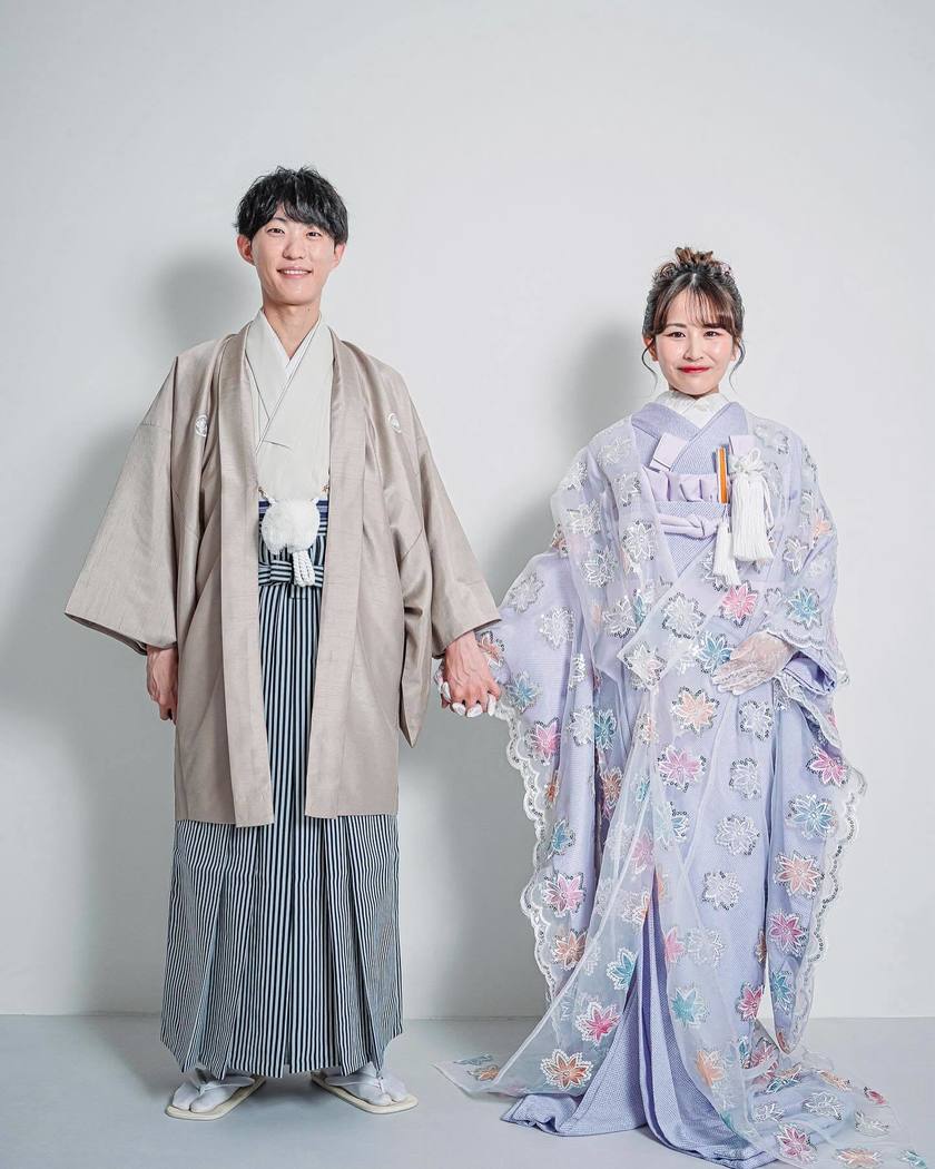 Bridal Gowns Inspired: Trending Lace and Jewel-Embellished Kimonos with Bride's Wear Photos 🤍にて紹介している画像