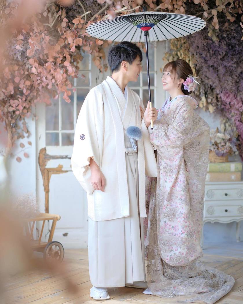 Bridal Gowns Inspired: Trending Lace and Jewel-Embellished Kimonos with Bride's Wear Photos 🤍にて紹介している画像
