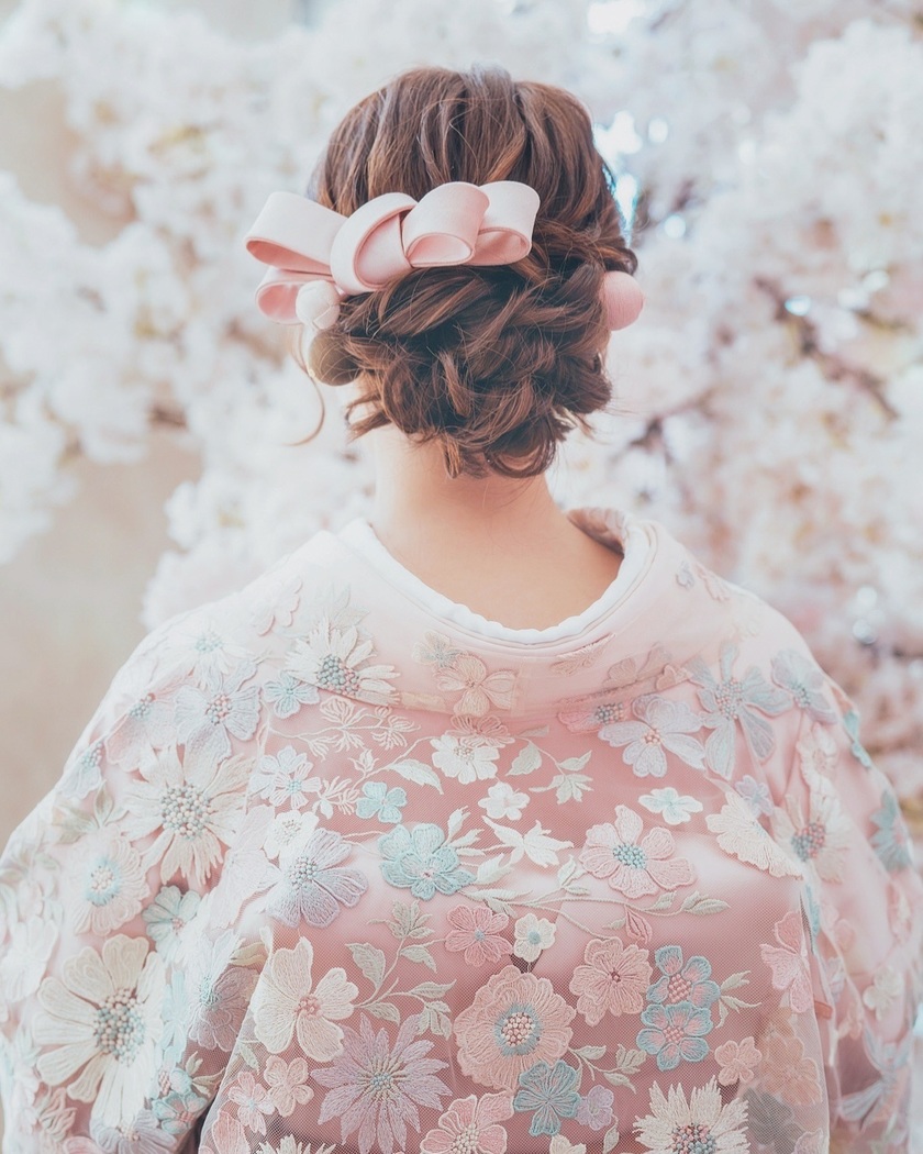 Bridal Gowns Inspired: Trending Lace and Jewel-Embellished Kimonos with Bride's Wear Photos 🤍にて紹介している画像