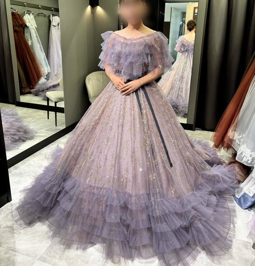 KIYOKO HATA×marryのコラボドレス［星降るドレス］を着用したお写真まとめにて紹介している画像