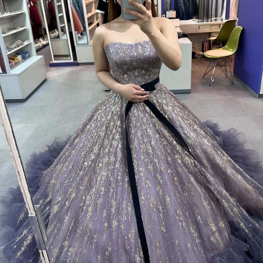 KIYOKO HATA×marryのコラボドレス［星降るドレス］を着用したお写真まとめにて紹介している画像