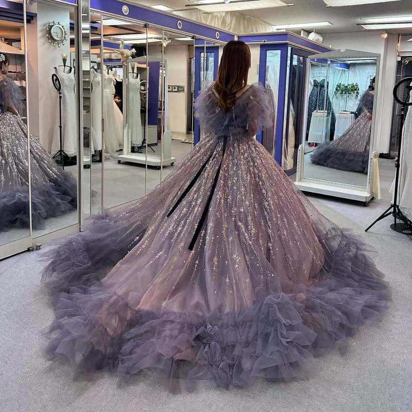 KIYOKO HATA×marryのコラボドレス［星降るドレス］を着用したお写真まとめにて紹介している画像