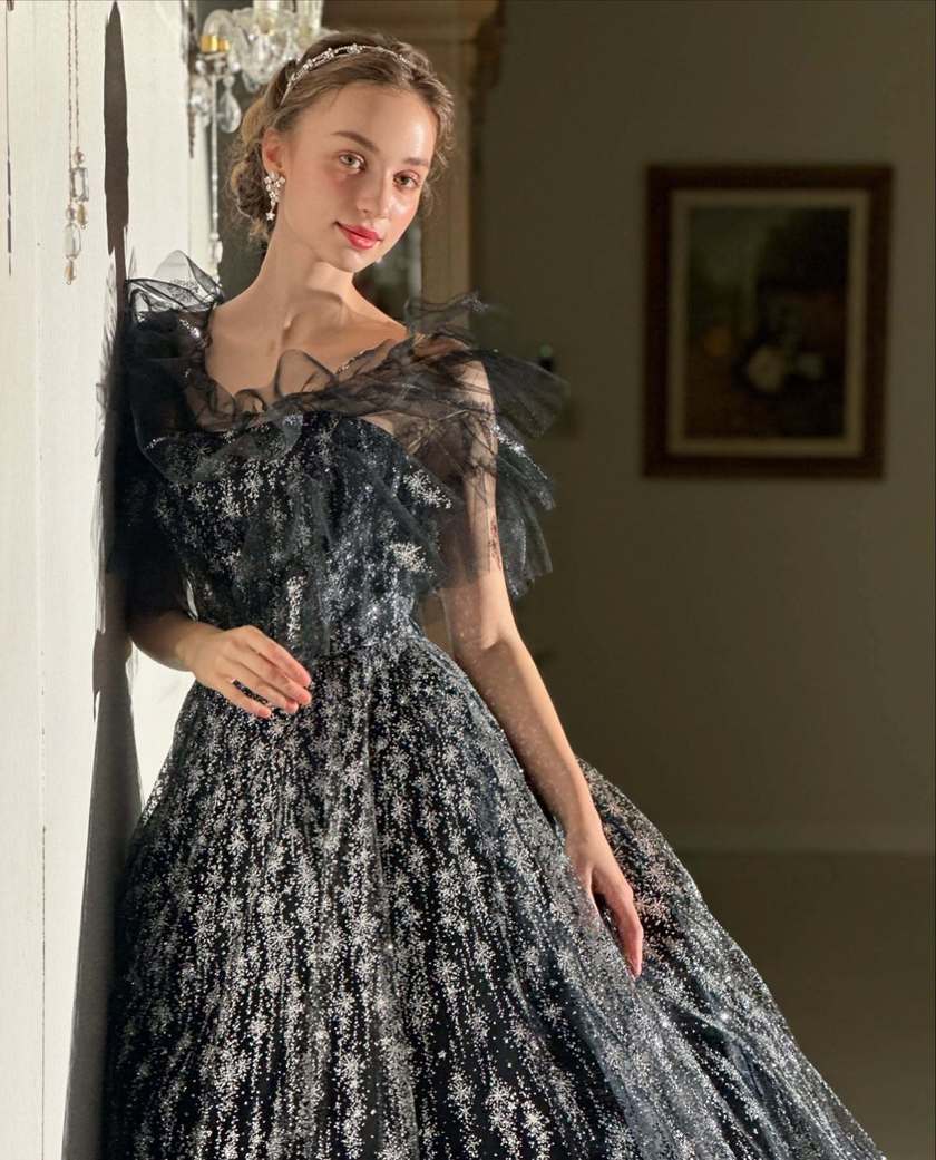 KIYOKO HATA×marryのコラボドレス［星降るドレス］を着用したお写真まとめにて紹介している画像