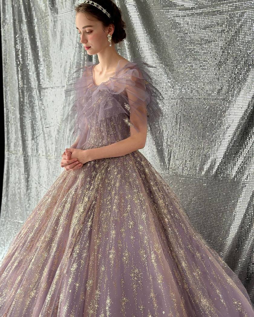 KIYOKO HATA×marryのコラボドレス［星降るドレス］を着用したお写真まとめにて紹介している画像