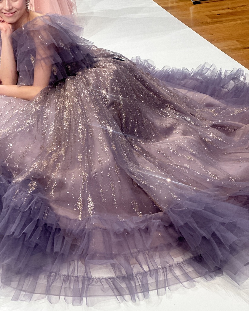 KIYOKO HATA×marryのコラボドレス［星降るドレス］を着用したお写真まとめにて紹介している画像