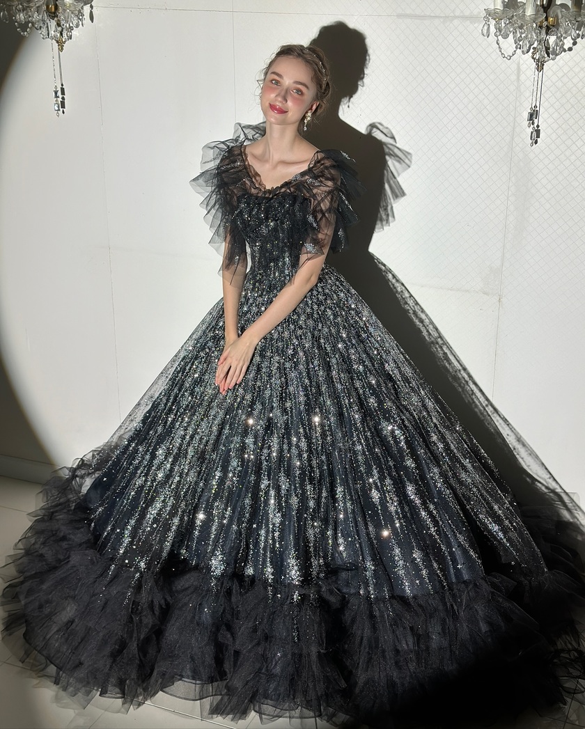 KIYOKO HATA×marryのコラボドレス［星降るドレス］を着用したお写真まとめにて紹介している画像