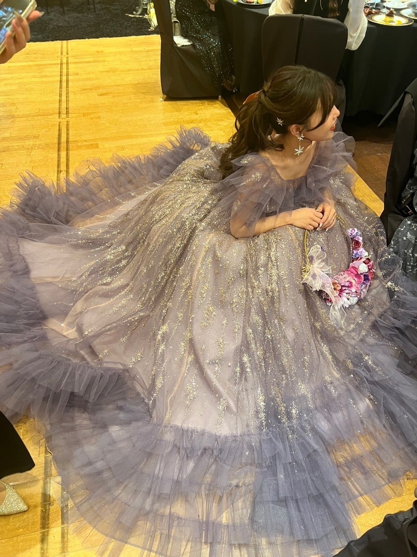 KIYOKO HATA×marryのコラボドレス［星降るドレス］を着用したお写真まとめにて紹介している画像