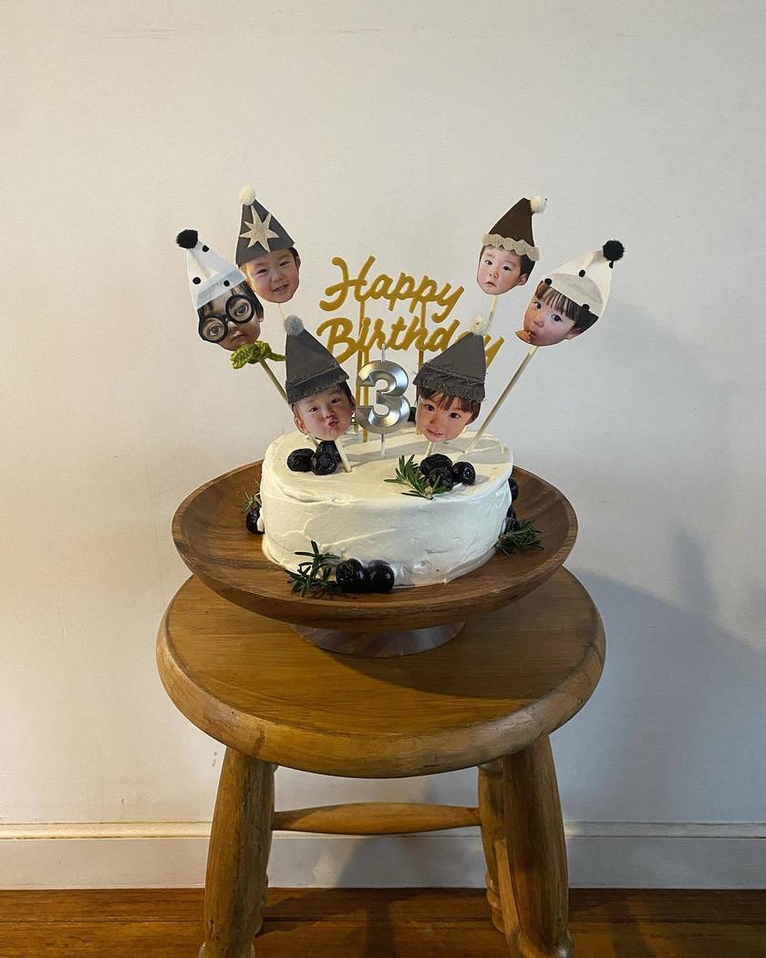 お顔を切り抜いて、ケーキにオン🎂お顔で作るケーキトッパー［ピックケーキ］をやってみたい♡にて紹介している画像