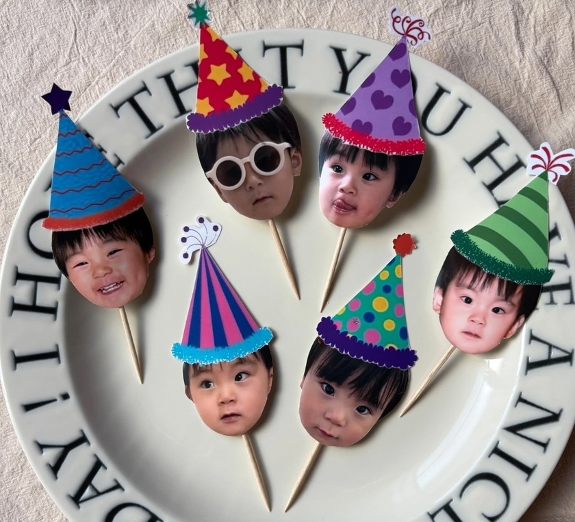 お顔を切り抜いて、ケーキにオン🎂お顔で作るケーキトッパー［ピックケーキ］をやってみたい♡にて紹介している画像