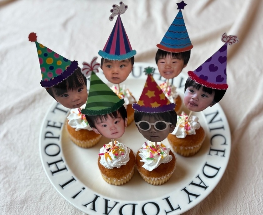 お顔を切り抜いて、ケーキにオン🎂お顔で作るケーキトッパー［ピックケーキ］をやってみたい♡にて紹介している画像