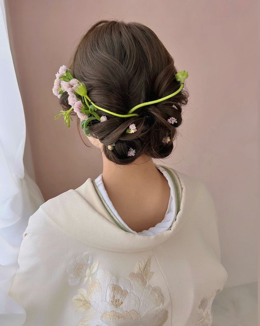 【2025年最新】ドレスも和装も♡可愛いブライダルヘアアレンジ特集にて紹介している画像