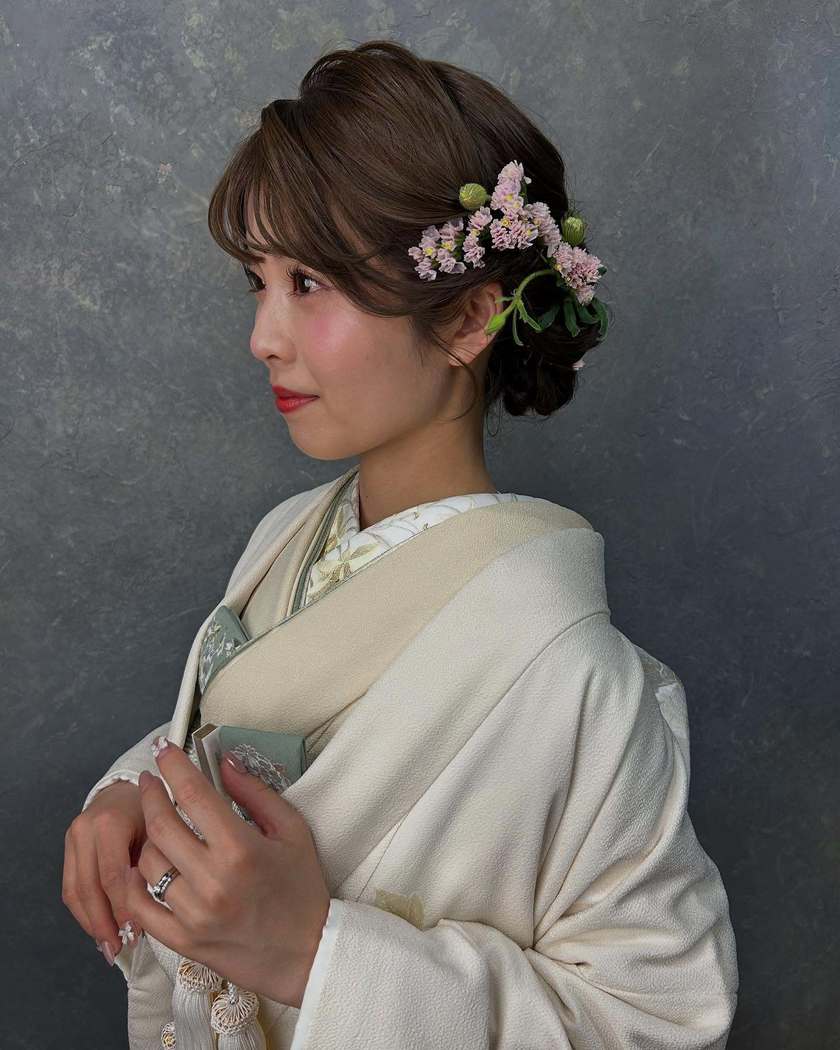【2025年最新】ドレスも和装も♡可愛いブライダルヘアアレンジ特集にて紹介している画像