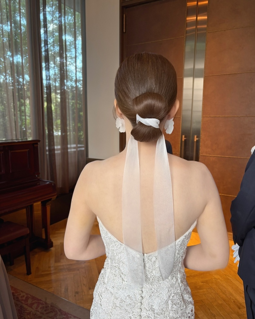 【2025年最新】ドレスも和装も♡可愛いブライダルヘアアレンジ特集にて紹介している画像