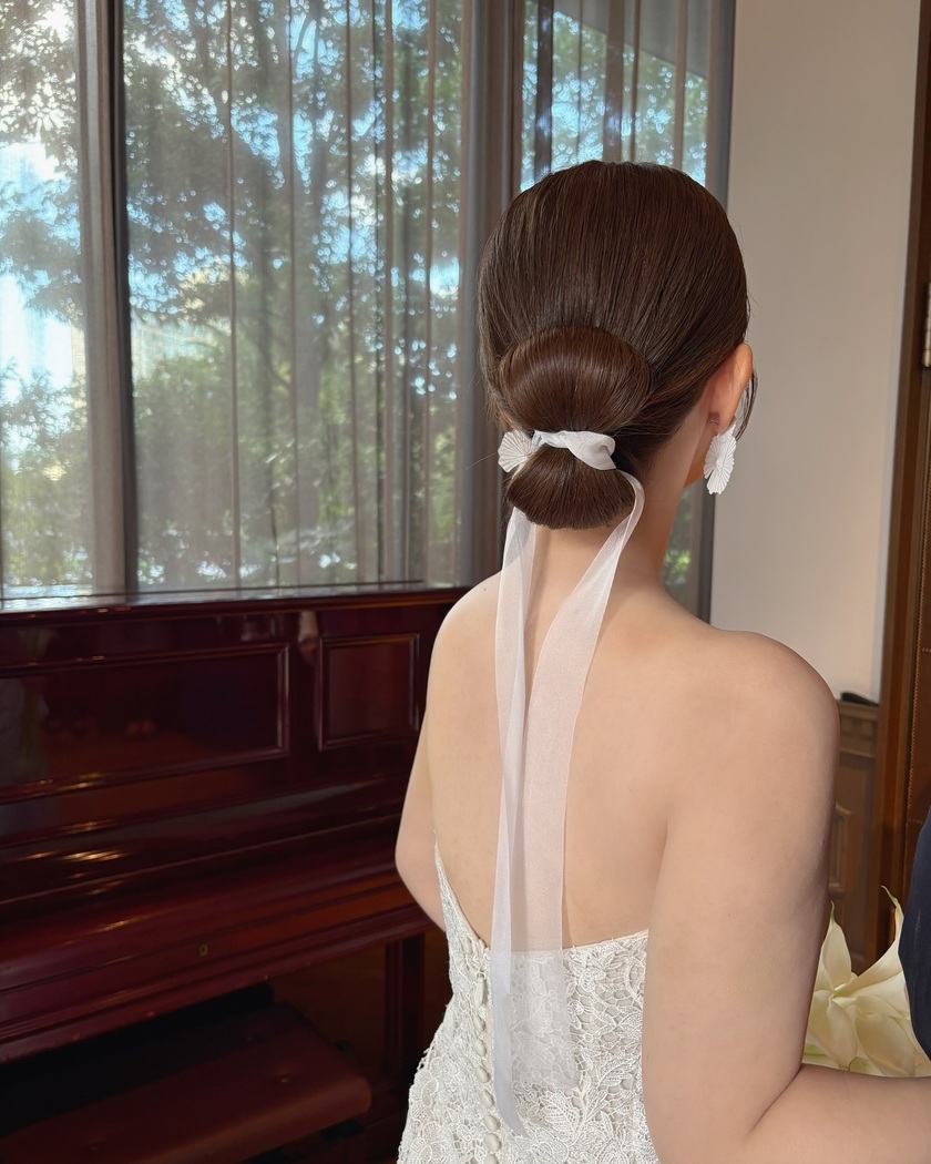 【2025年最新】ドレスも和装も♡可愛いブライダルヘアアレンジ特集にて紹介している画像