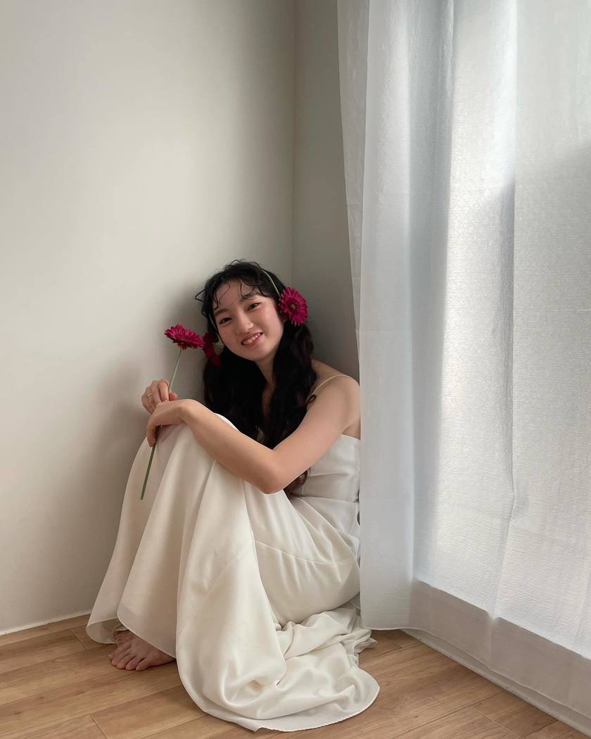 ブライダルヘアにも、ブーケにも、装花にも♡ガーベラを使ったウェディングコーディネートが可愛い🌼にて紹介している画像