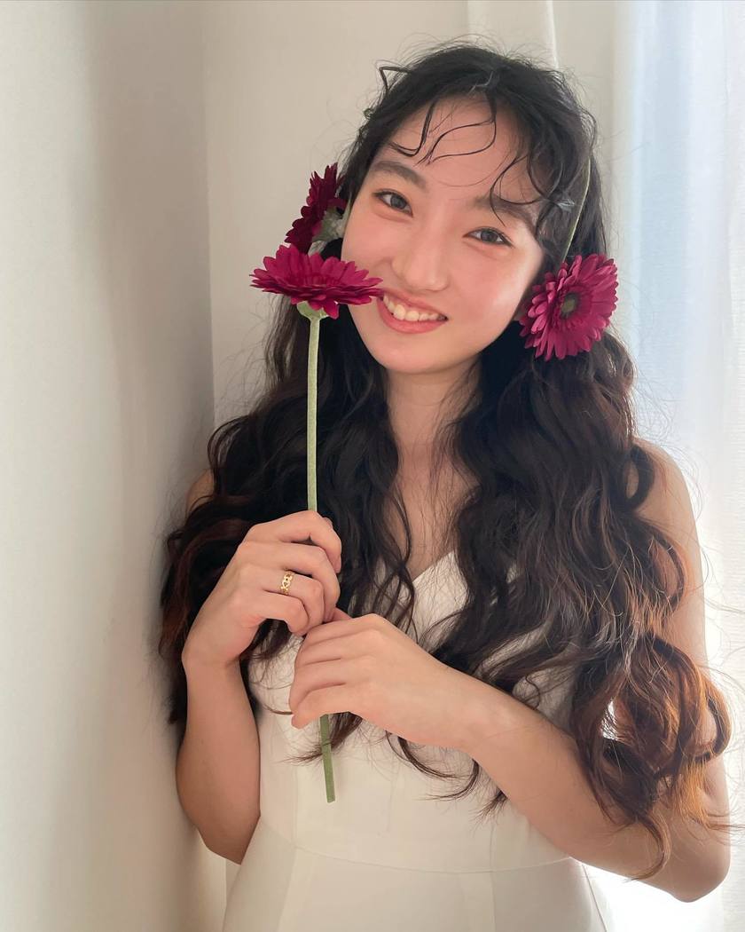 ブライダルヘアにも、ブーケにも、装花にも♡ガーベラを使ったウェディングコーディネートが可愛い🌼にて紹介している画像