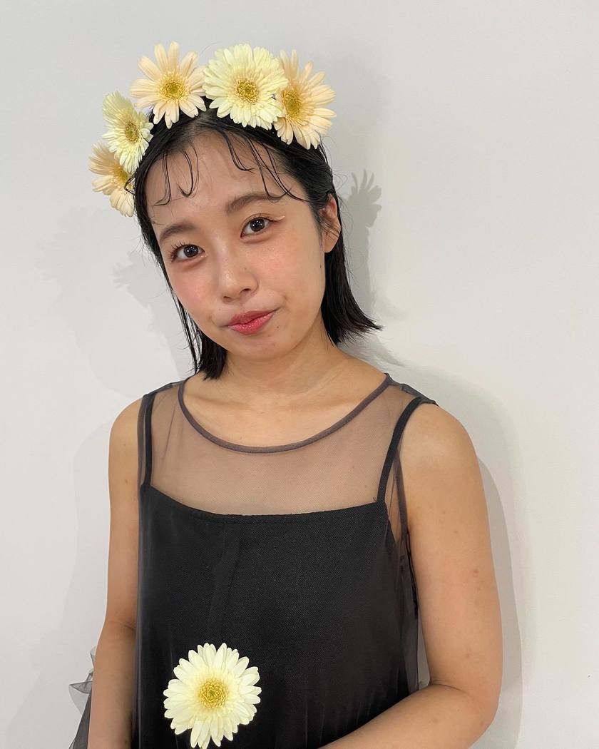 ブライダルヘアにも、ブーケにも、装花にも♡ガーベラを使ったウェディングコーディネートが可愛い🌼にて紹介している画像