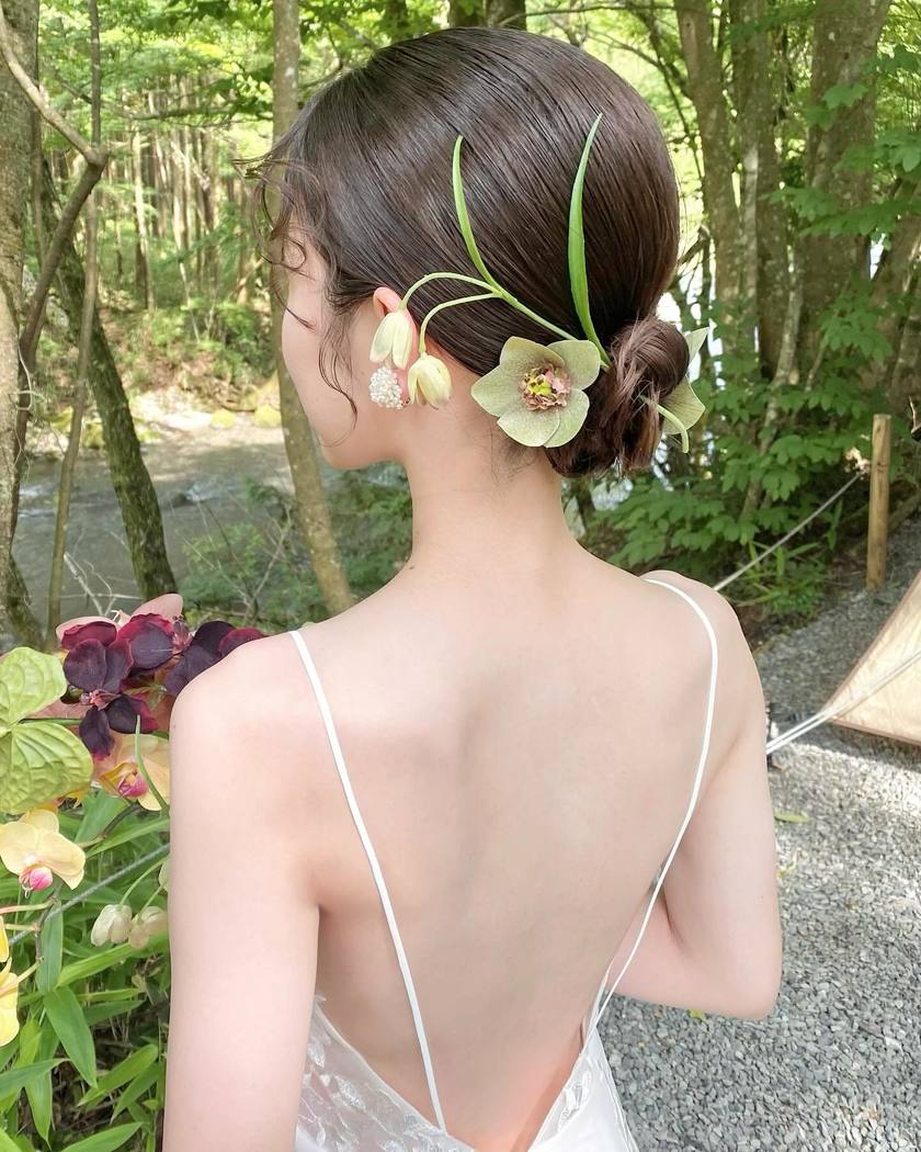 【2025年最新】ドレスも和装も♡可愛いブライダルヘアアレンジ特集にて紹介している画像