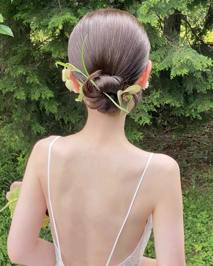 【2025年最新】ドレスも和装も♡可愛いブライダルヘアアレンジ特集にて紹介している画像