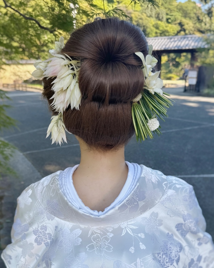 【2025年最新】ドレスも和装も♡可愛いブライダルヘアアレンジ特集にて紹介している画像