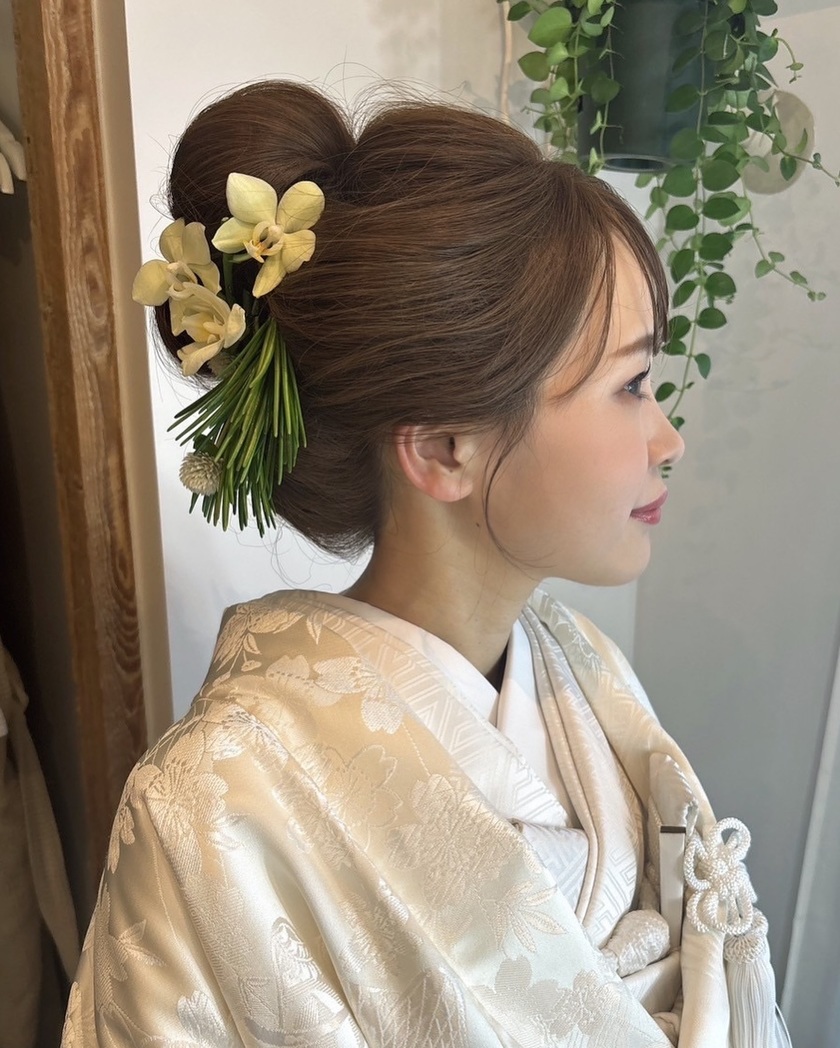 【2025年最新】ドレスも和装も♡可愛いブライダルヘアアレンジ特集にて紹介している画像
