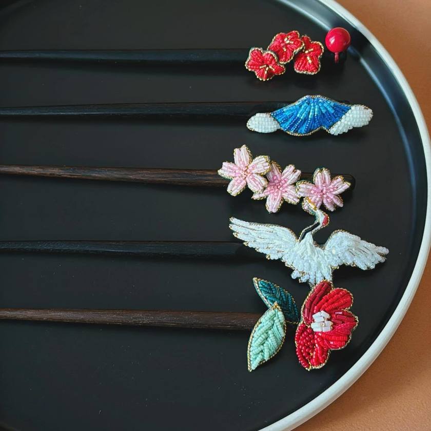 和婚・和装前撮りをするならこれにしたい♡アクセサリーブランド【kudk】のヘッドドレスが可愛い🦢にて紹介している画像