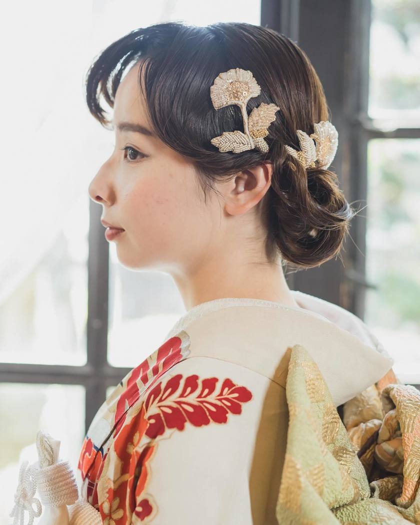 和婚・和装前撮りをするならこれにしたい♡アクセサリーブランド【kudk】のヘッドドレスが可愛い🦢にて紹介している画像