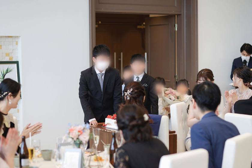 一生懸命運んでくれる姿が可愛い♡ケーキプレゼンターをキッズゲストにお願いするときの流れ＆注意点🎂にて紹介している画像