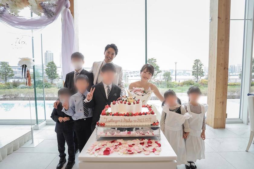 一生懸命運んでくれる姿が可愛い♡ケーキプレゼンターをキッズゲストにお願いするときの流れ＆注意点🎂にて紹介している画像