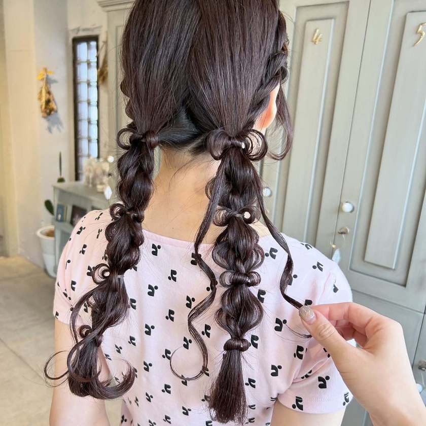 【2025年最新】美容師さんにそのまま見せる用♡真似したい可愛いお呼ばれヘア26選にて紹介している画像