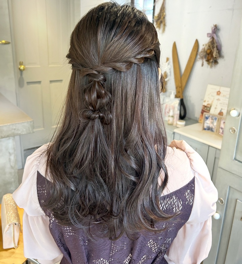 【2025年最新】美容師さんにそのまま見せる用♡真似したい可愛いお呼ばれヘア26選にて紹介している画像
