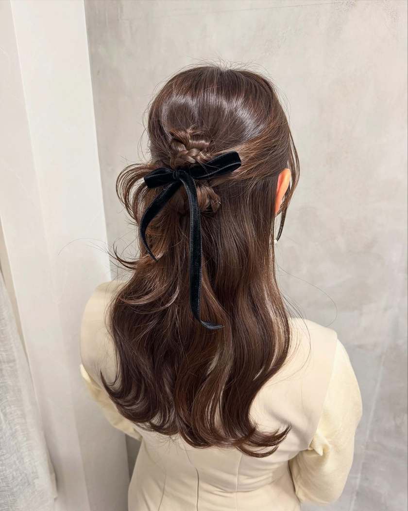 【2025年最新】美容師さんにそのまま見せる用♡真似したい可愛いお呼ばれヘア26選にて紹介している画像