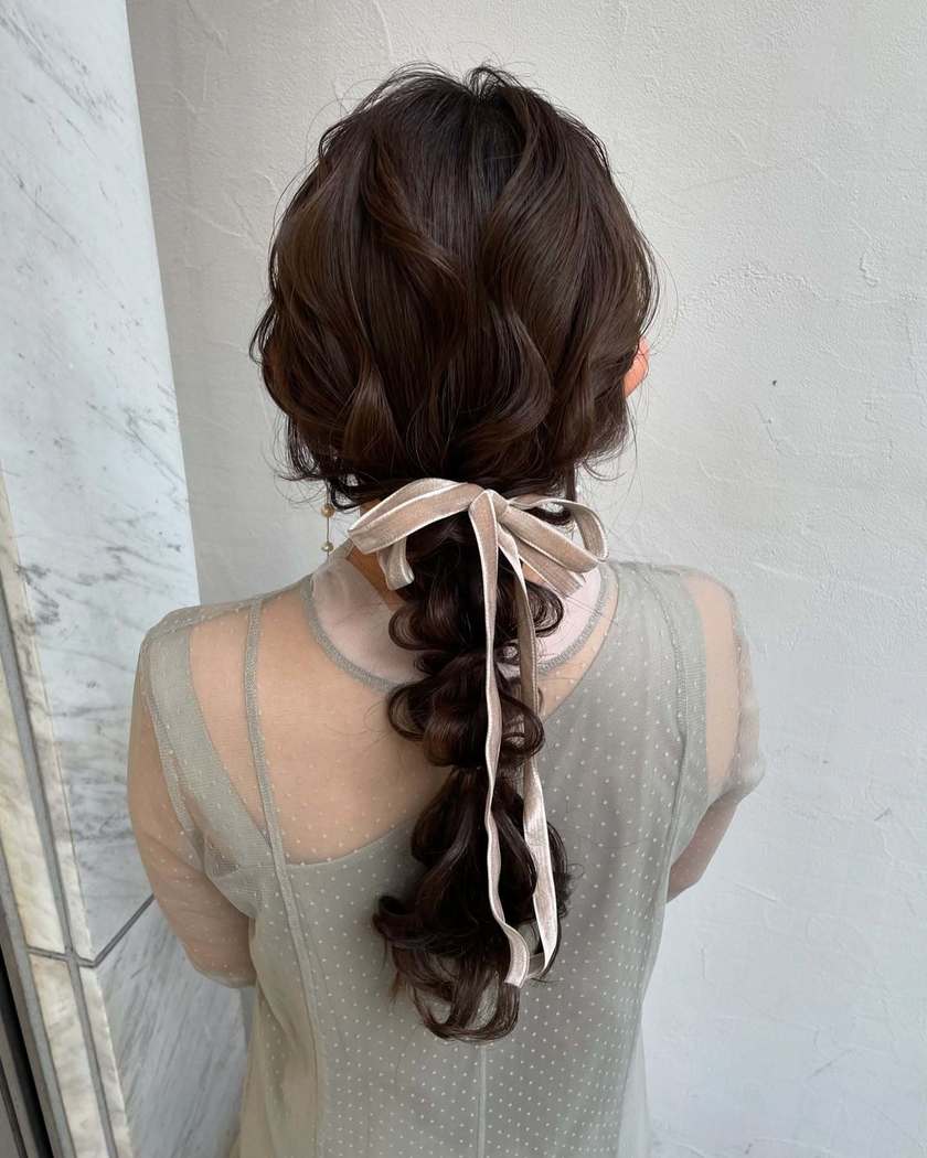 【2025年最新】美容師さんにそのまま見せる用♡真似したい可愛いお呼ばれヘア26選にて紹介している画像