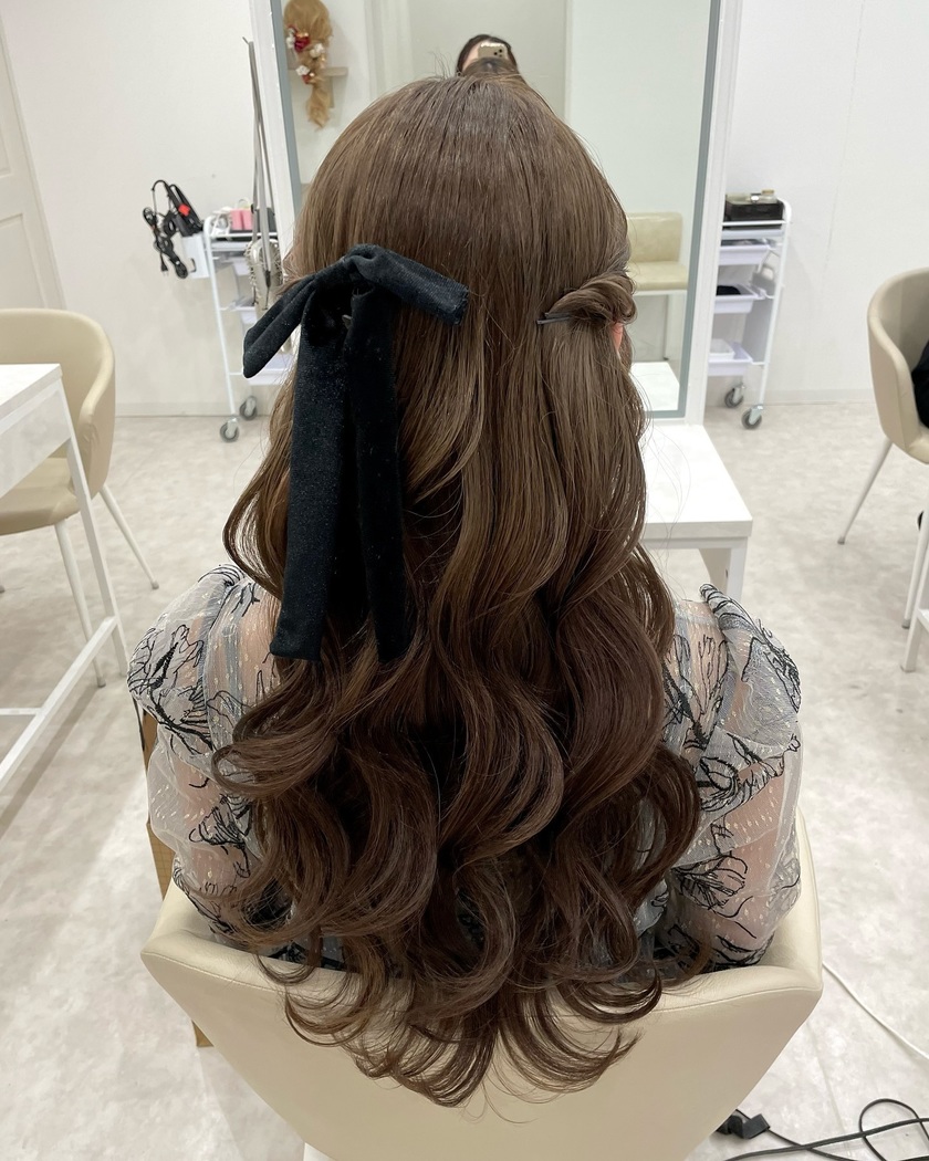 【2025年最新】美容師さんにそのまま見せる用♡真似したい可愛いお呼ばれヘア26選にて紹介している画像