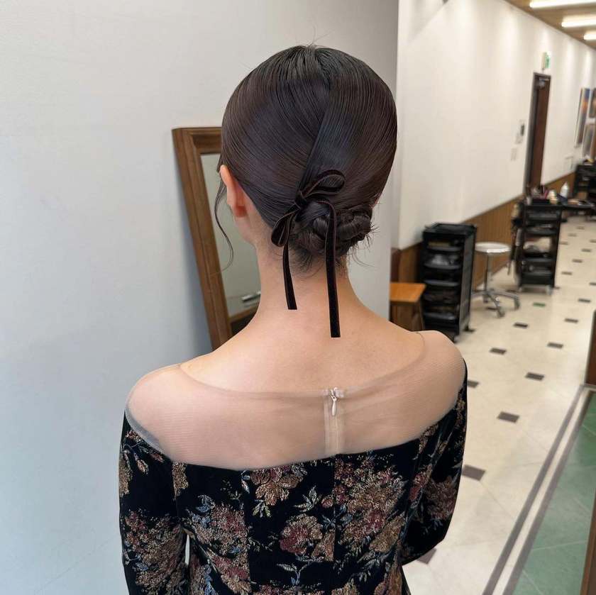 【2025年最新】美容師さんにそのまま見せる用♡真似したい可愛いお呼ばれヘア26選にて紹介している画像