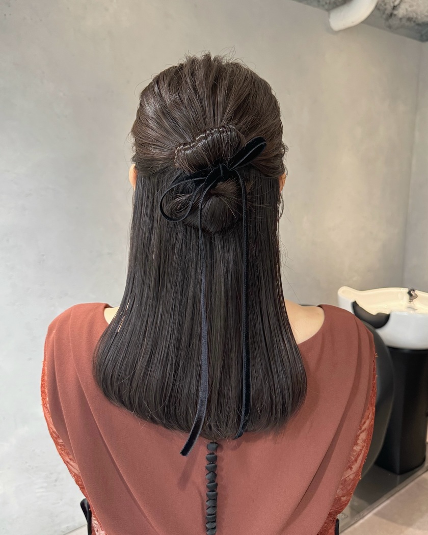 【2025年最新】美容師さんにそのまま見せる用♡真似したい可愛いお呼ばれヘア26選にて紹介している画像