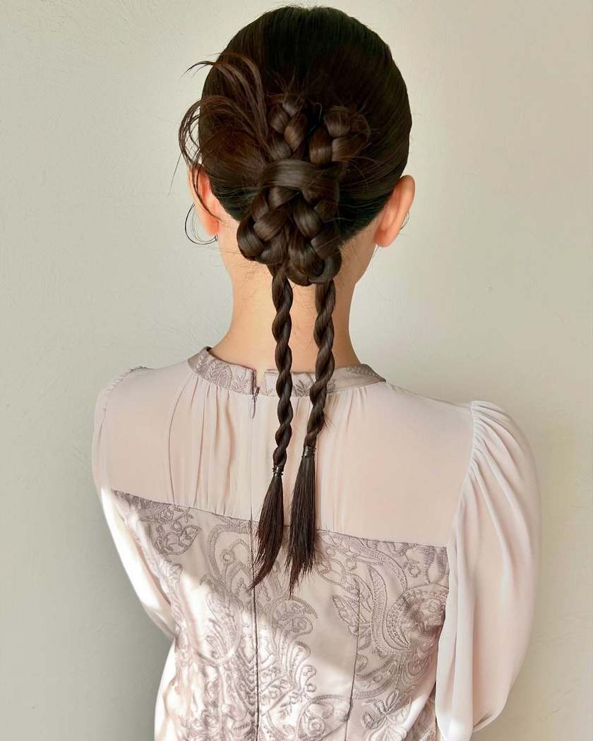 【2025年最新】美容師さんにそのまま見せる用♡真似したい可愛いお呼ばれヘア26選にて紹介している画像