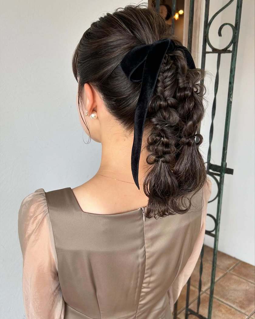 【2025年最新】美容師さんにそのまま見せる用♡真似したい可愛いお呼ばれヘア26選にて紹介している画像