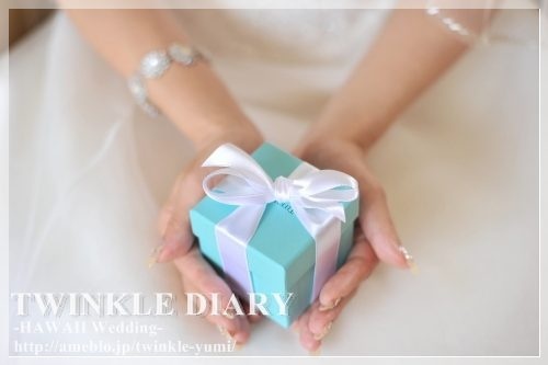 "Elevate Your Femininity with Tiffany Nails: Invite Happiness from Your Fingertips!"にて紹介している画像