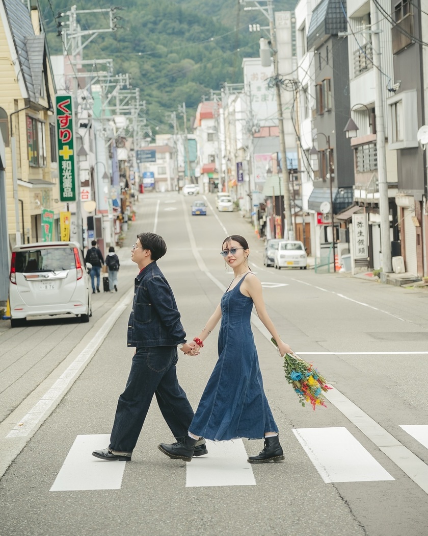 真似したい！2025年版最新デニム前撮りのおしゃれなお手本＆おすすめアイテム特集🩵💙にて紹介している画像