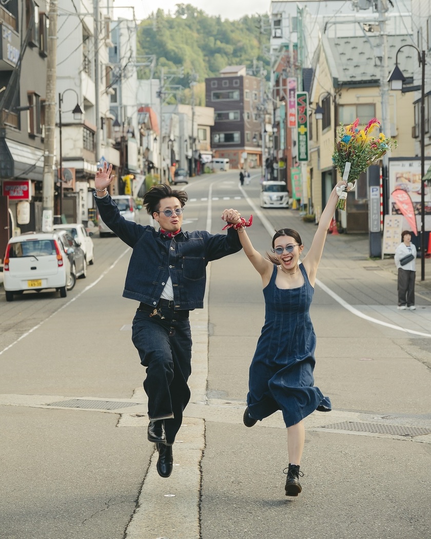 真似したい！2025年版最新デニム前撮りのおしゃれなお手本＆おすすめアイテム特集🩵💙にて紹介している画像