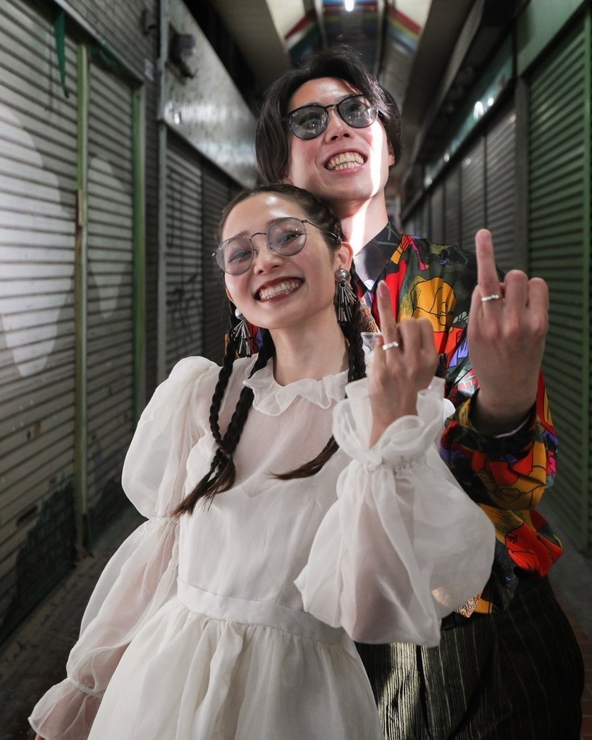 みんな可愛い♡令和5年。今どきカップルの入籍しましたフォト用コーデお手本11選にて紹介している画像