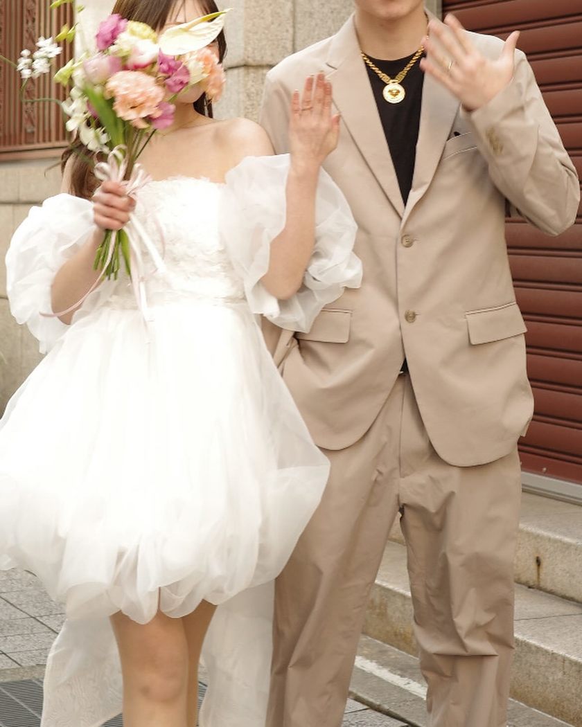みんな可愛い♡令和5年。今どきカップルの入籍しましたフォト用コーデお手本11選にて紹介している画像
